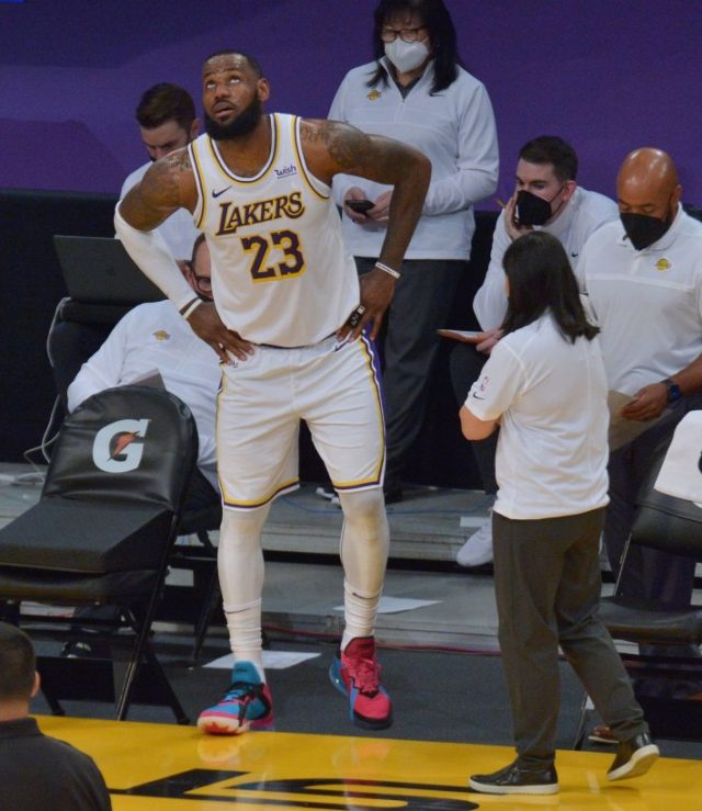 LeBron James, Isaiah Stewart ejected after on-court brawl