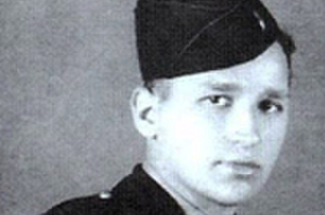 Edward Shames, a member of Easy Company, 506th Parachute Infantry Regiment, 101st Airborne