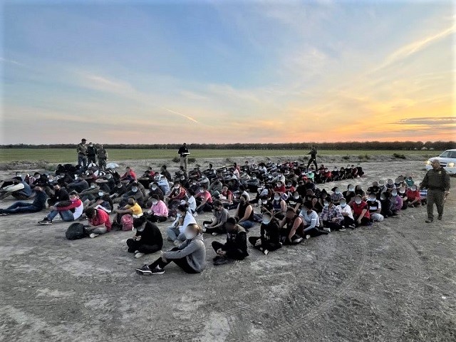 Nearly 2K Migrants Apprehended in Two Days in Single Texas Border Sector - Vimarsana News