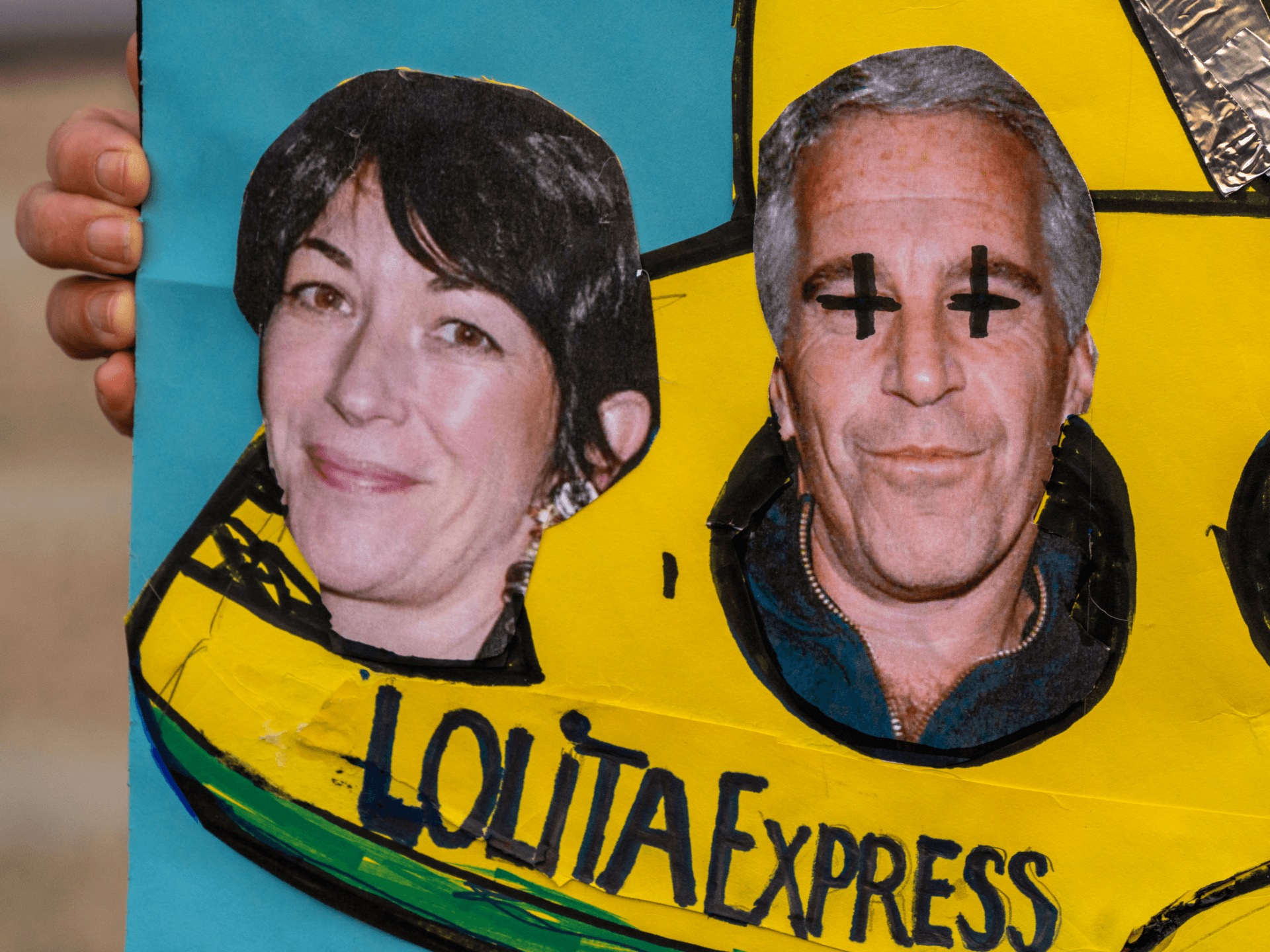 Maxwell's Brother: Ghislaine a 'Scapegoat' for Epstein, She Won't 'Flip' - Vimarsana News