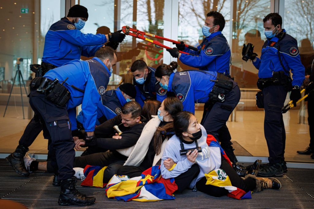 Policemen cut chains to remove Tibetan activists from the Students for a Free Tibet association, as they perform a sit-in at the entrance of the International Olympic Committee (IOC) headquarters ahead of the February's Beijing 2022 Winter Olympics, on December 11, 2021 in Lausanne. - Human rights campaigners and exiles accuses Beijing of religious repression and massively curtailing rights in Tibet. (Photo by VALENTIN FLAURAUD / AFP) (Photo by VALENTIN FLAURAUD/AFP via Getty Images)