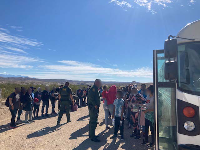 Large Group of Migrants Apprehended near Border in West Texas National Park - Vimarsana News