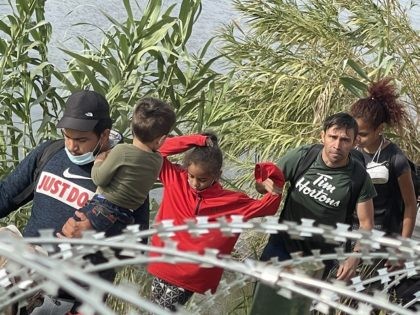 A group of Cuban migrant families circumvent the Texas border barrier near Eagle Pass. (Randy Clark/Breitbart Texas)