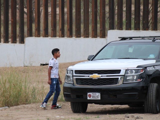 Unaccompanied Migrant Child Surrenders to TX DPS Trooper