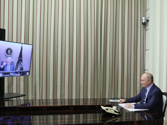 TOPSHOT - Russian President Vladimir Putin attends a meeting with US President Joe Biden via a video call in the Black Sea resort of Sochi on December 7, 2021. (Photo by Mikhail METZEL / SPUTNIK / AFP) (Photo by MIKHAIL METZEL/SPUTNIK/AFP via Getty Images)