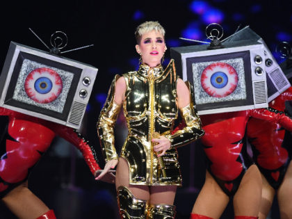LAS VEGAS, NV - JANUARY 20: Singer/songwriter Katy Perry (C) performs with dancers during a stop of Witness: The Tour at T-Mobile Arena on January 20, 2018 in Las Vegas, Nevada. (Photo by Ethan Miller/Getty Images)