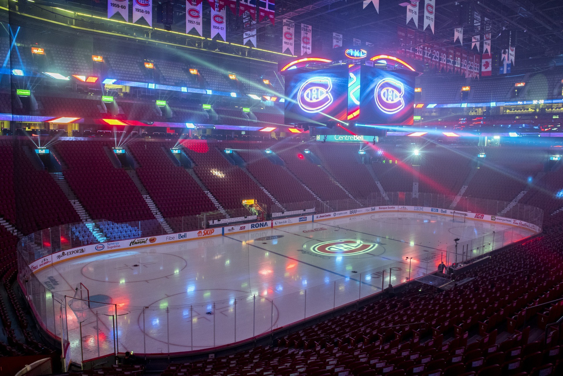 Торонто детройт. Bell Center Montreal аншлаг. Монреаль.