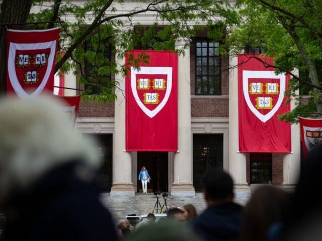 Harvard shifts to remote learning, work in response to rising COVID-19 cases