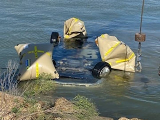 Man Saves Motorist's Life After Car Plunged into Water, Authorities Say - Vimarsana News