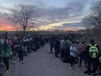 800 Migrants Cross near West Texas Border Town in Two Days
