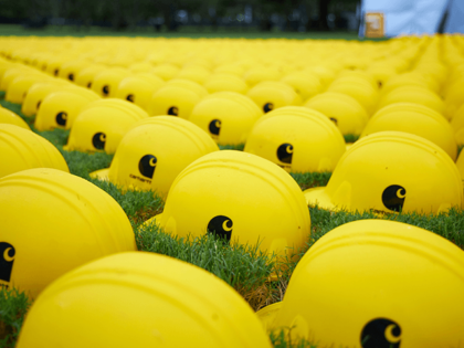On Friday, Sept. 04, 2020, in advance of the Labor Day holiday, Carhartt unveiled a larger than life installation of 1,670 hard hats at Bicentennial Capitol Mall State Park in Nashville, Tenn. to represent 1.67 million job openings in the skilled trades across the U.S. in June alone, according to …