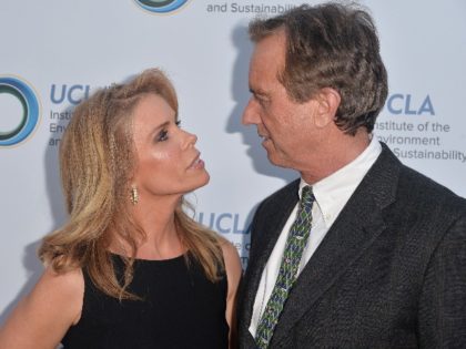 BEVERLY HILLS, CA - MARCH 21: Actress Cheryl Hines and attorney Robert F. Kennedy, Jr. attend An Evening of Environmental Excellence presented by the UCLA Institute of the Environment and Sustainability on March 21, 2014 in Beverly Hills, California. (Photo by Alberto E. Rodriguez/Getty Images)