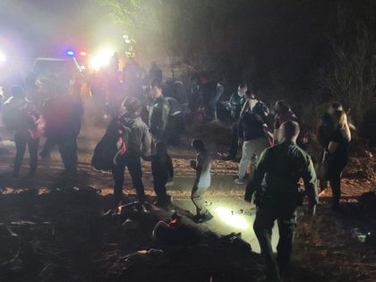 4400 Migrants Apprehended over Weekend in One West Texas Border Sector