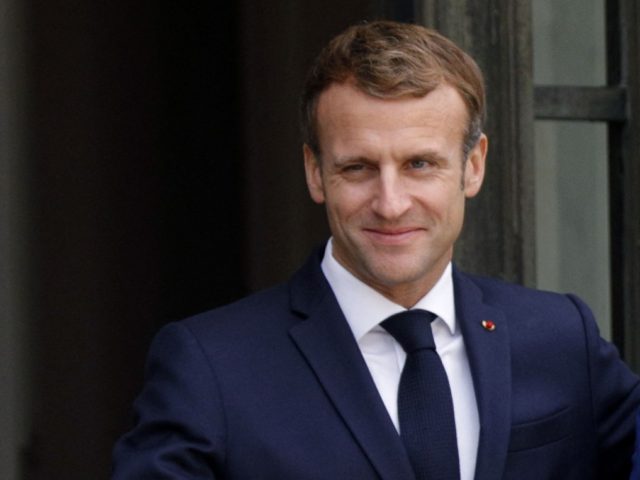 France's President Emmanuel Macron (L) poses as he welcomes Columbian counterpart Ivan Duq