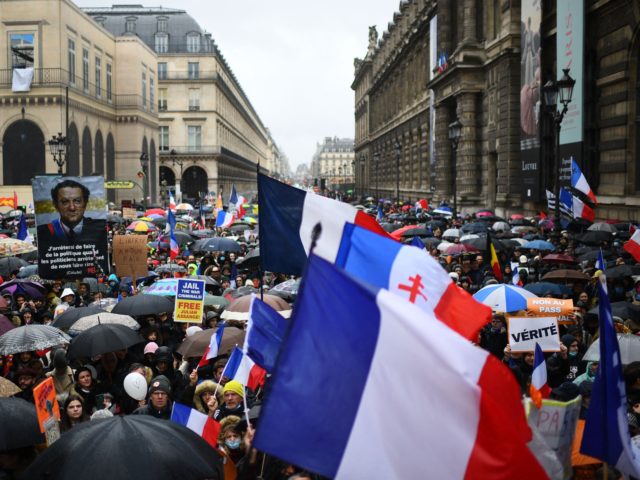 It Worked: Over 100,000 French Protest Vax Pass After Macron Vowed to ‘Piss Off’ Unvaxed