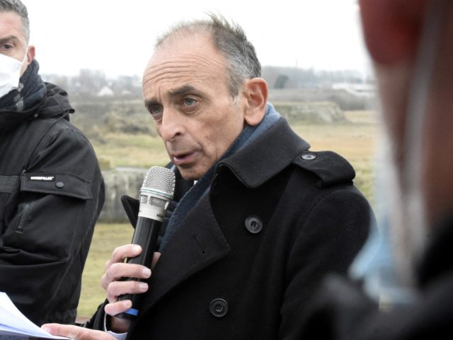 French far-right party Reconquete! presidential candidate Eric Zemmour (C) makes a statement during his campaign trip to Calais on the theme of immigration, on January 19, 2022. (Photo by FRANCOIS LO PRESTI / AFP) (Photo by FRANCOIS LO PRESTI/AFP via Getty Images)