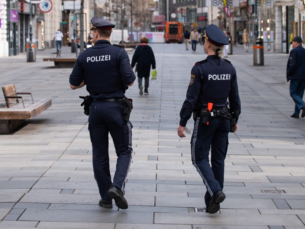 Police Ask Austrian Minister to Oppose Compulsory Vax in Open Letter - Vimarsana News