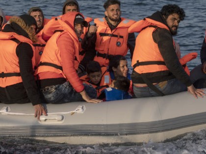 France Claims Number of Rescued Migrants in English Channel Tripled in 2021