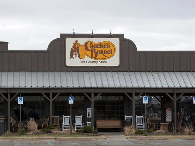 Virginia Man Accused of Exposing Himself to Cracker Barrel Employee - Vimarsana News