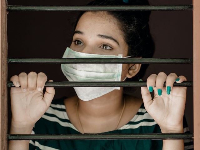 Poll: 59 Percent of Democrats Favor Government Confining Unvaccinated Americans to Their Homes - Vimarsana News