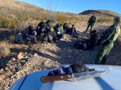 A migrant armed with a dangerous knife assaults a Van Horn Station Border Patrol agent. (National Border Patrol Council Local 2509)