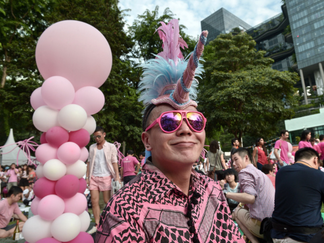 Samsung Pulls Singapore Ad Promoting 'Drag Queen' Culture for Children - Vimarsana News