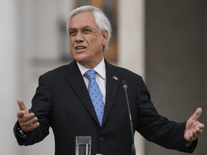 Chilean President Sebastian Piñera gives a press conference at La Moneda presidential pal