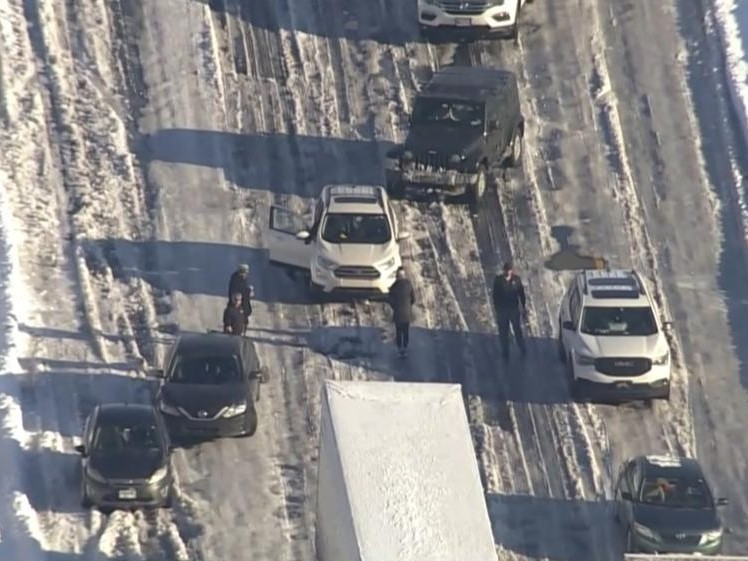 Heavy Snow in Virginia Strands Hundreds of Drivers on I-95 - Vimarsana News
