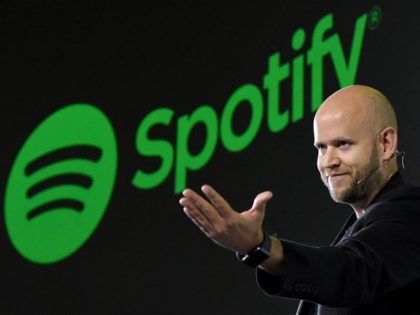 Daniel Ek, CEO of Swedish music streaming service Spotify, gestures as he makes a speech at a press conference in Tokyo on September 29, 2016. Spotify kicked off its services in Japan on September 29. / AFP / TORU YAMANAKA (Photo credit should read TORU YAMANAKA/AFP via Getty Images)