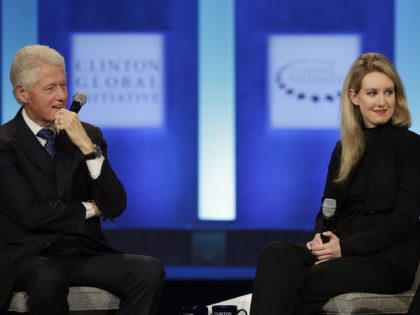 Former US President Bill Clinton (L) speaks next to Theranos Founder and CEO Elizabeth Holmes and Alibaba Group Executive Chairman Jack Ma (R) during the Clinton Global Initiative annual meeting in New York on September 29, 2015. AFP PHOTO/JOSHUA LOTT (Photo credit should read Joshua LOTT/AFP via Getty Images)