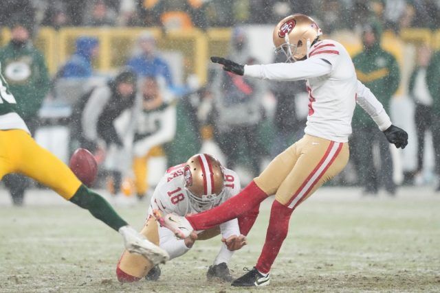 Kicker Robbie Gould of the San Francisco 49ers kicks the game-winning filed goal to win th