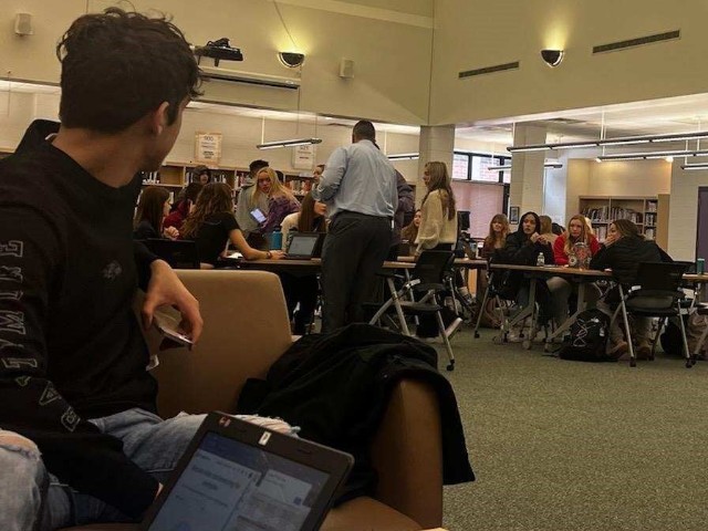 75 Students Protest NY Gov. Kathy Hochul's Mask Mandate, May Face Suspension - Vimarsana News