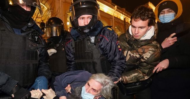 Reports: Russia Detains 4,600 at Ukraine War Protests