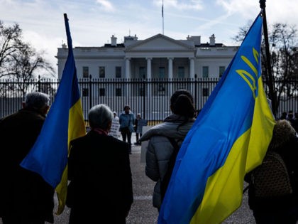 WASHINGTON, DC - FEBRUARY 25: Pro Ukrainian demonstrators gather outside of the White House to protest the Russian invasion on February 25, 2022 in Washington, DC. Russian President Vladimir Putin launched a full-scale invasion of Ukraine on February 24th. (Photo by Samuel Corum/Getty Images)