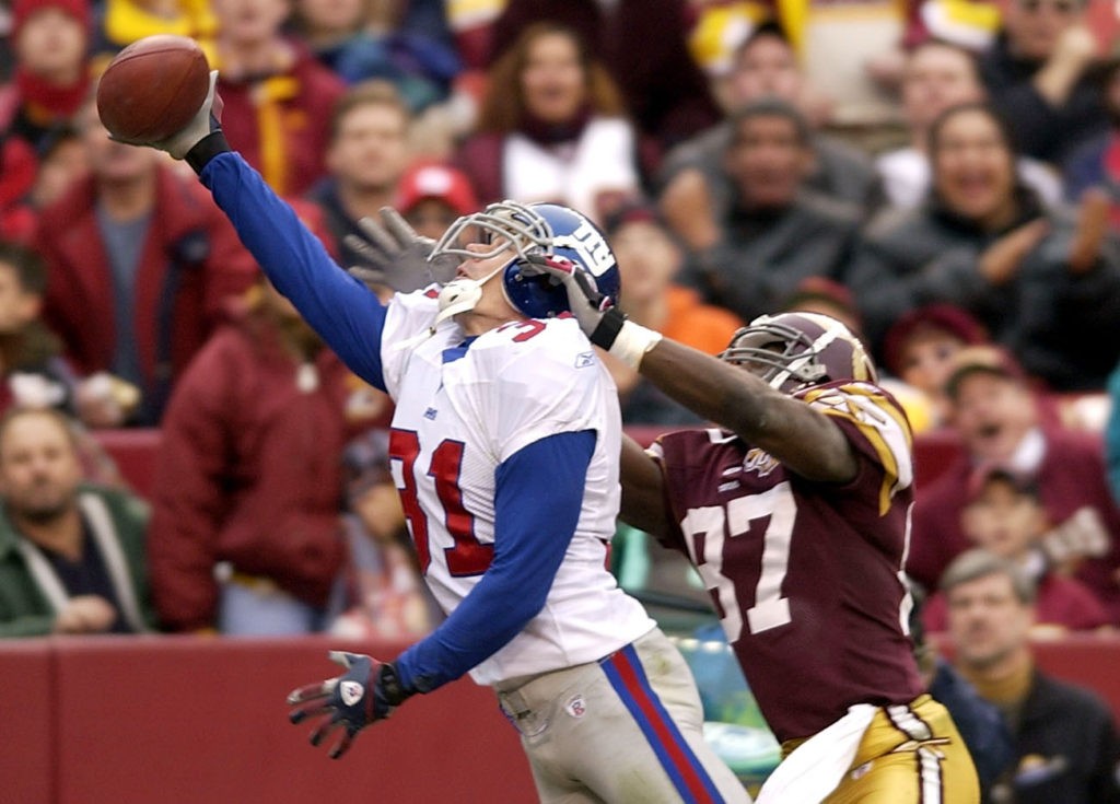 LANDOVER, MD - DECEMBER 8:  Jason Sehorn #31 of the New York Giants breaks up a pass iin the endzone ntended for Rod Gardner #87 of the Washington Redskins on December 8, 2002 at FedEx Field in Landover, Maryland. (Photo by Ezra Shaw/Getty Images)