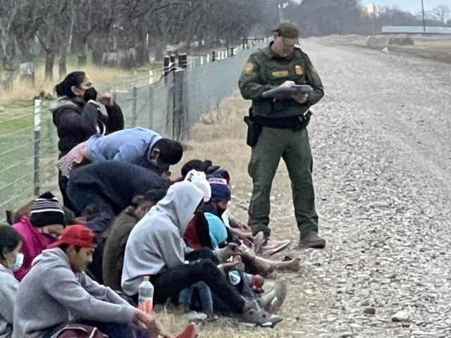 Del Rio Sector Border Patrol agents apprehend a large group of migrants near Normandy, Texas. (Randy Clark/Breitbart Texas)