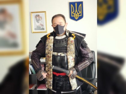 Ukrainian Ambassador to Japan dresses as a samurai soldier. (@KorsunskySergly/Twitter)