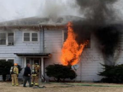 Kansas mother saves young child from burning home (Screengrab/Facebook/Garnett,Kansas)