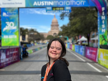 A young woman named Kayleigh Williamson has achieved something incredible by becoming the first person with Down syndrome to complete the Austin Marathon, and she is inspiring others with her determination.