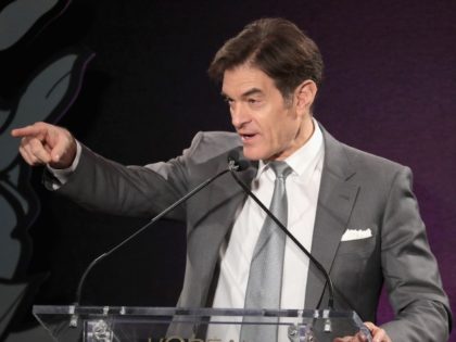 NEW YORK, NY - DECEMBER 06: Dr. Mehmet Oz speaks onstage during the L'Oreal Paris Women of Worth Celebration 2017 at The Pierre Hotel on December 6, 2017 ,in New York City.