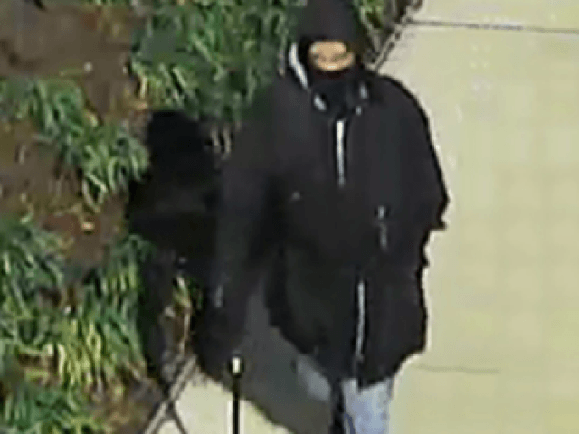 Wanted for a Robbery inside of Queens Plaza ‘E,M,R’ subway station #queensplaza #queen