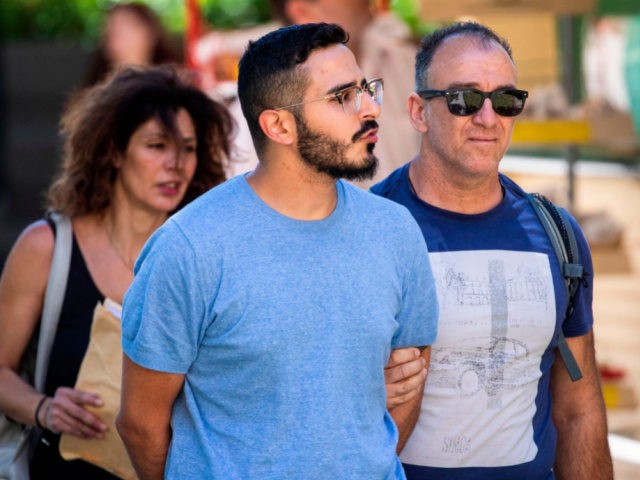 Picture taken on July 1, 2019 shows the so-called "Tinder swindler" (L) as he is expelled from the city of Athens, Greece. - Police in Greece on Tuesday, July 2, 2019 said they had arrested an Israeli man accused of fraud, named in media reports as the "Tinder swindler" who …