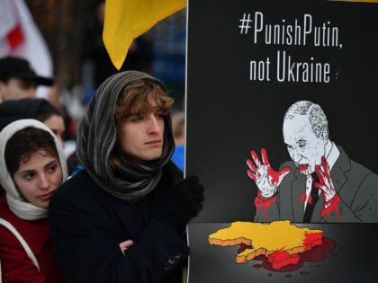 Pics: Protests Erupt Around the World as Russia Seeks Ukraine Occupation