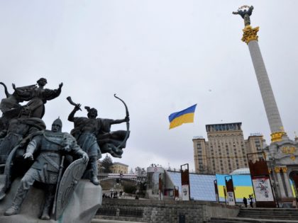 A drone carries a Ukrainian National flag above the Independence Square to mark a "Day of Unity" in Kyiv on February 16, 2022. - Ukrainian leaders were to stage a "Day of Unity" on February 16, 2022 to rally patriotic support and defy fears of a Russian invasion, as Moscow …