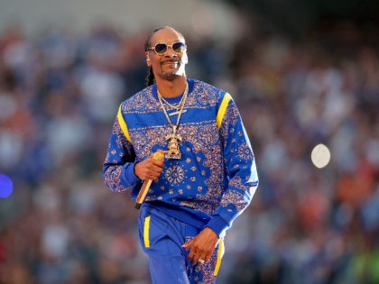 INGLEWOOD, CALIFORNIA - FEBRUARY 13: Snoop Dogg performs during the Pepsi Super Bowl LVI H