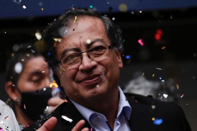 Colombian presidential candidate Gustavo Petro admitted he "did not handle well alcohol co