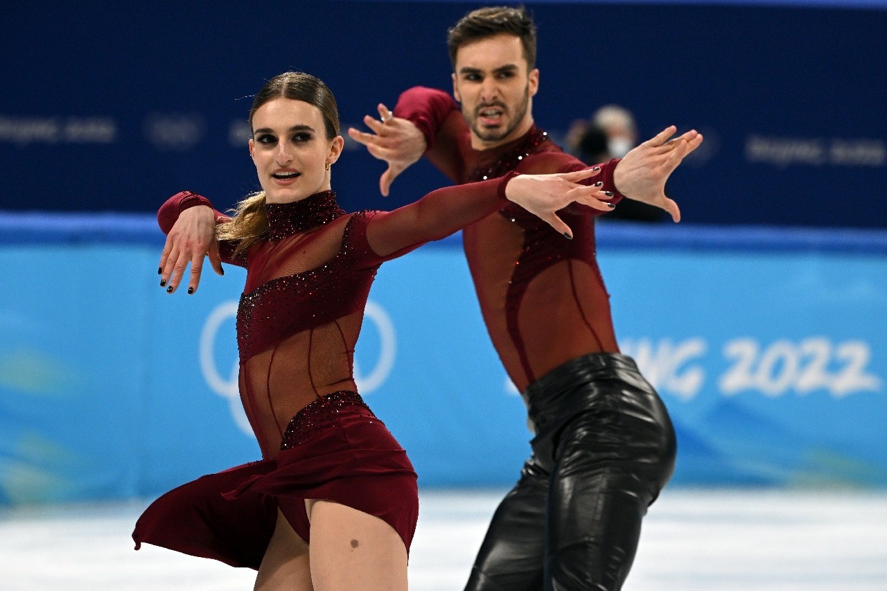 French ice dancers Gabriella Papadakis and Guillaume Cizeron made a command...