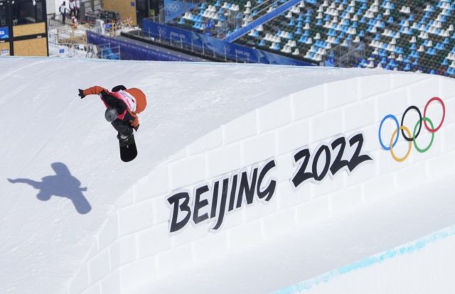 China's Yiming Su wins gold in men's snowboard big air