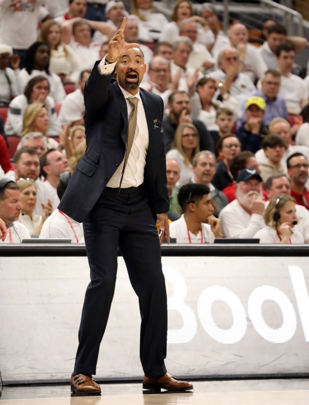 Michigan basketball coach Juwan Howard slaps Wisconsin assistant, discipline expected