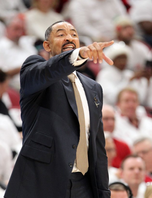 Michigan basketball coach Juwan Howard suspended for rest of regular season